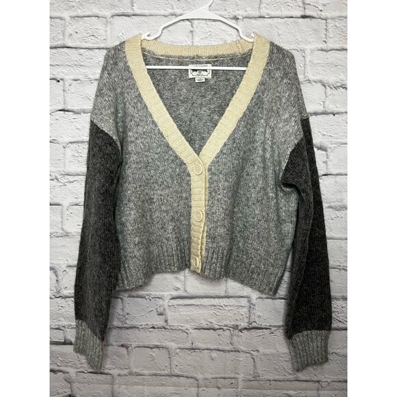 American Eagle Sweaters - NWOT American Eagle gray & cream button up cardigan, size L.